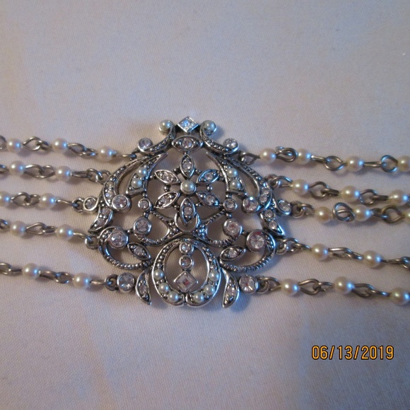 Monet Jewelry - MONET PEARL FLORAL CENTER BRACELET , DECORATIVE CL